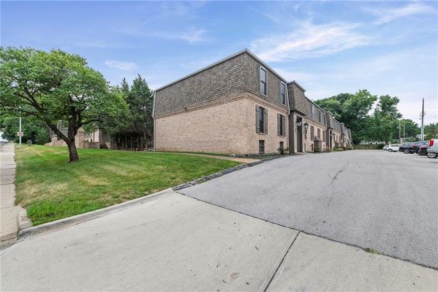 5125 W 75th Street, Prairie Village, KS 66208