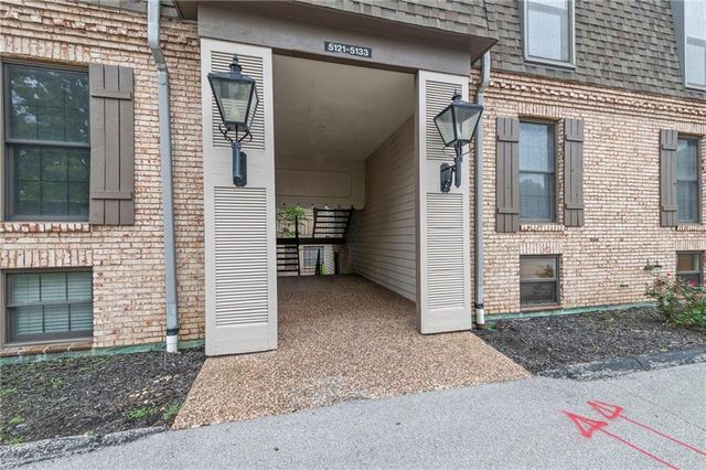 5125 W 75th Street, Prairie Village, KS 66208