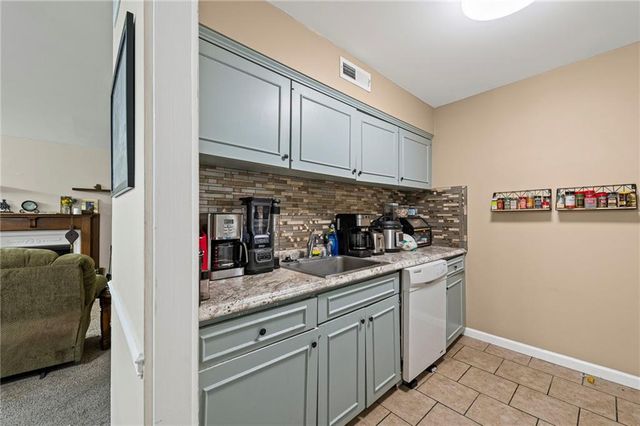 5125 W 75th Street, Prairie Village, KS 66208