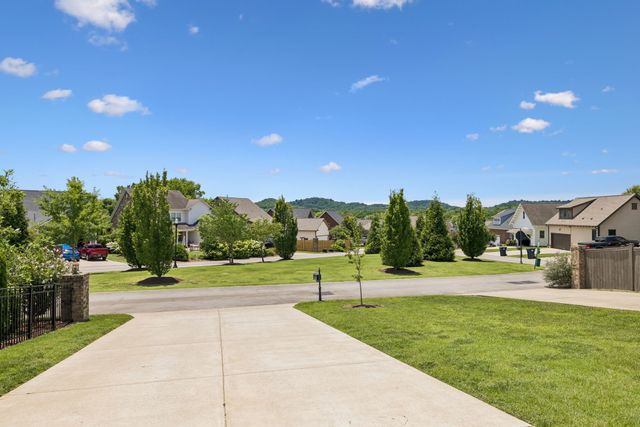 2816 Americus Dr, Thompsons Station, TN 37179