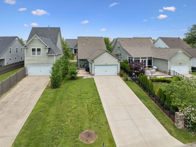 2816 Americus Dr, Thompsons Station, TN 37179