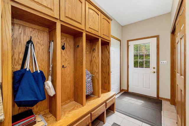 7941 W Rolling Field DRIVE, Mequon, WI 53097
