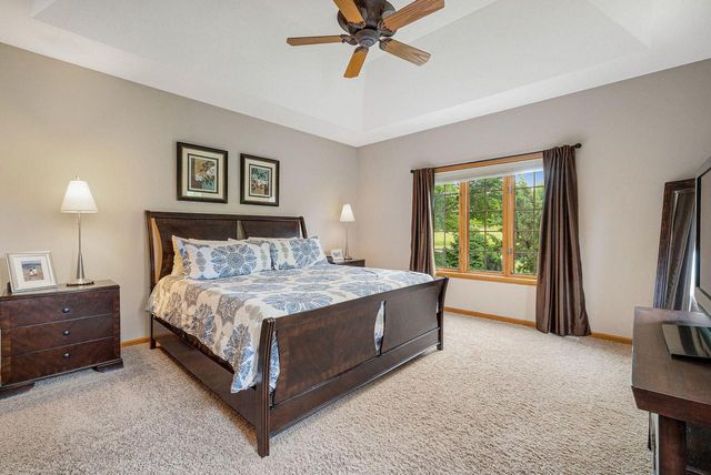 7941 W Rolling Field DRIVE, Mequon, WI 53097