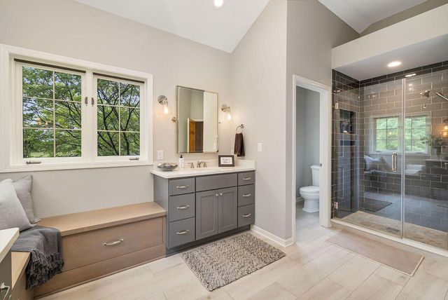 7941 W Rolling Field DRIVE, Mequon, WI 53097