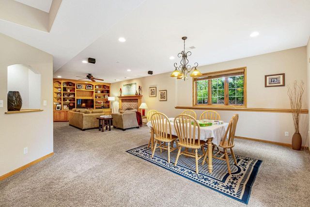 7941 W Rolling Field DRIVE, Mequon, WI 53097