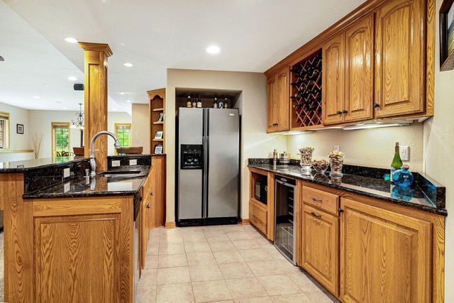 7941 W Rolling Field DRIVE, Mequon, WI 53097