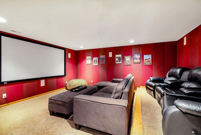 7941 W Rolling Field DRIVE, Mequon, WI 53097