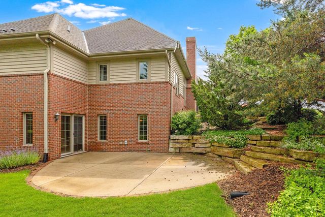 7941 W Rolling Field DRIVE, Mequon, WI 53097