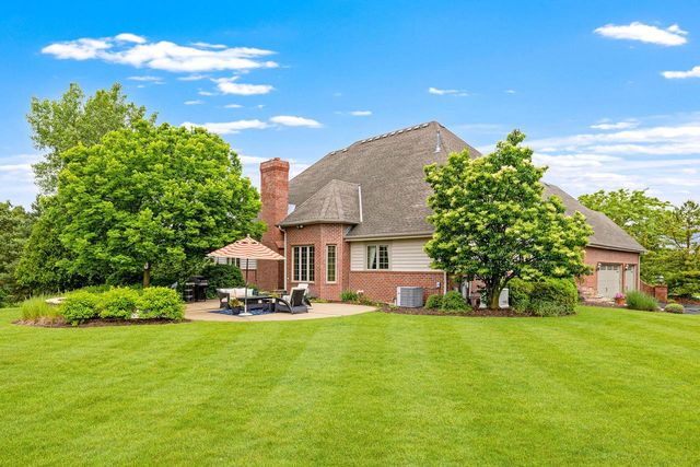 7941 W Rolling Field DRIVE, Mequon, WI 53097