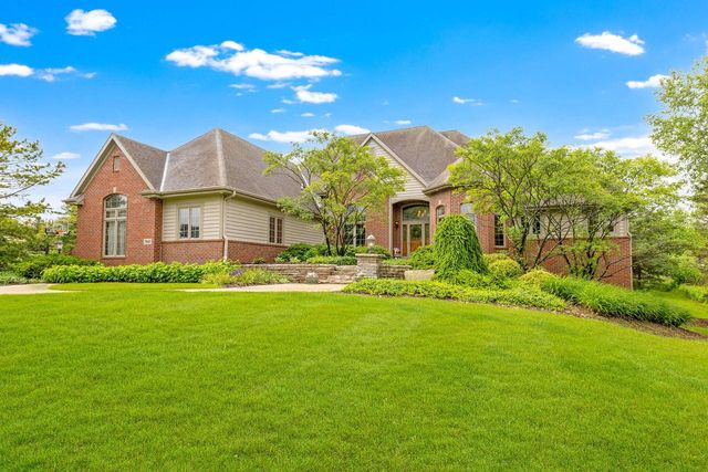 7941 W Rolling Field DRIVE, Mequon, WI 53097