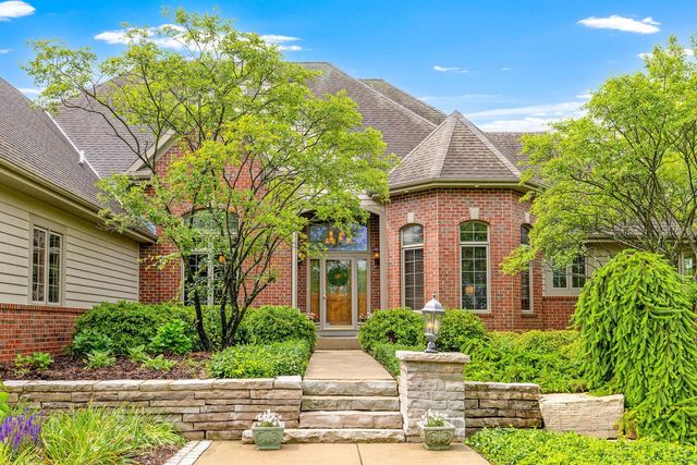 7941 W Rolling Field DRIVE, Mequon, WI 53097