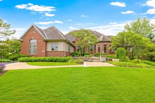 7941 W Rolling Field DRIVE, Mequon, WI 53097