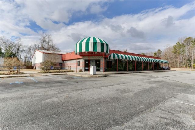 200 Wimbledon LN, Smithfield, VA 23430
