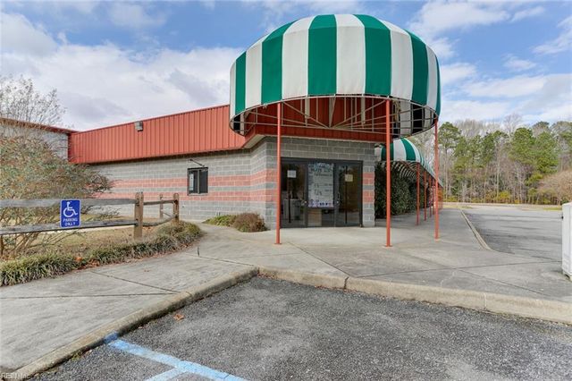 200 Wimbledon LN, Smithfield, VA 23430