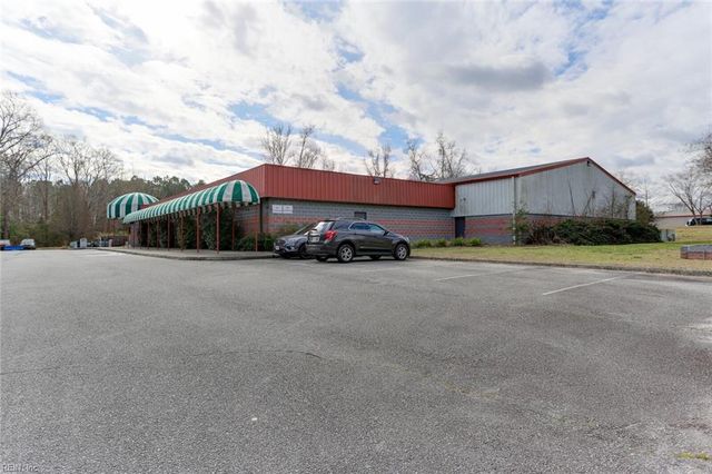200 Wimbledon LN, Smithfield, VA 23430