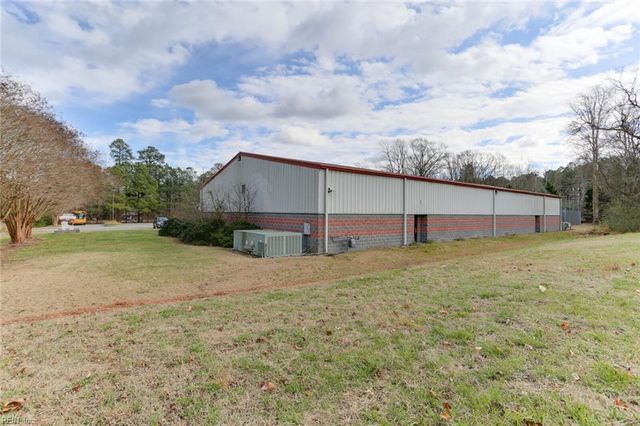 200 Wimbledon LN, Smithfield, VA 23430