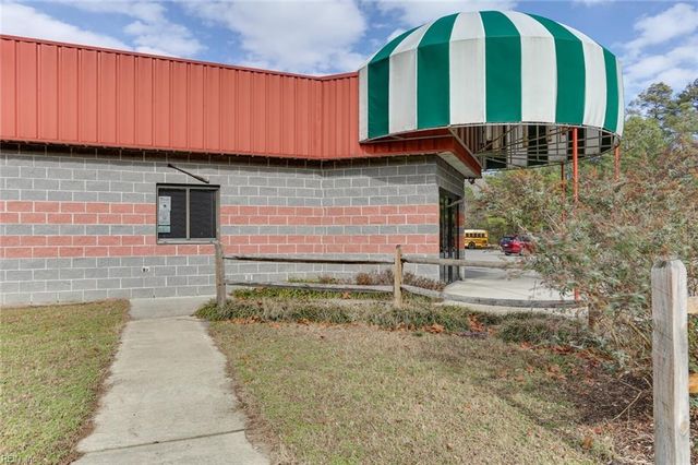 200 Wimbledon LN, Smithfield, VA 23430