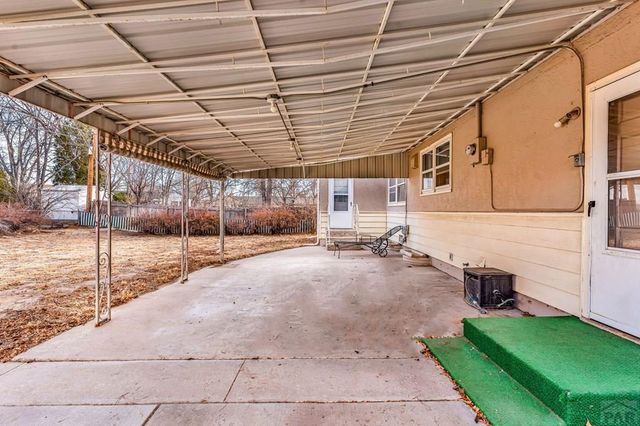 1512 Saratoga Rd, Pueblo, CO 81001