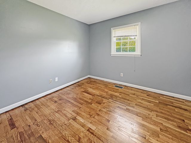 1390 Cooley Ford Rd, Tennessee Ridge, TN 37178