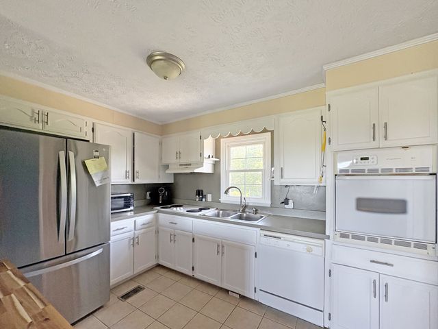 1390 Cooley Ford Rd, Tennessee Ridge, TN 37178