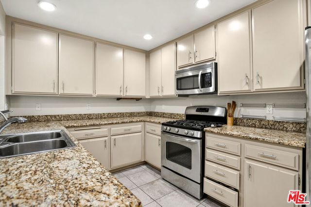 1110 S Shenandoah Street 8, Los Angeles, CA 90035