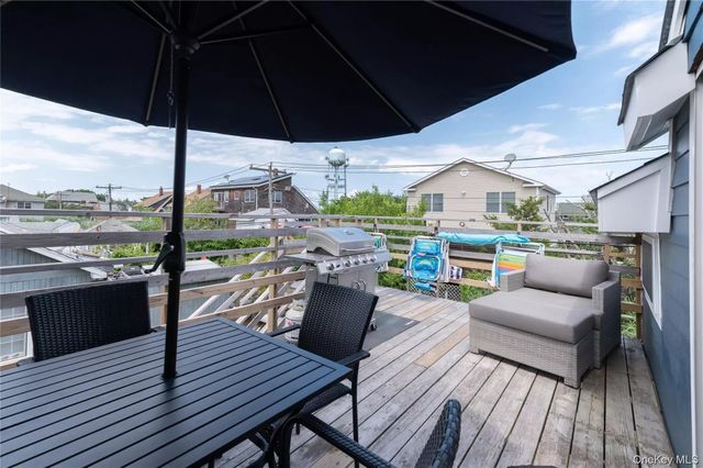 597 Bayberry Walk, Ocean Beach, NY 11770