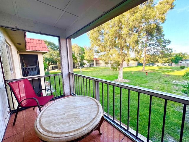 6086 Forest Hill Boulevard 208, West Palm Beach, FL 33415