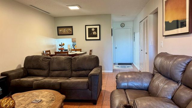6086 Forest Hill Boulevard 208, West Palm Beach, FL 33415