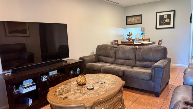 6086 Forest Hill Boulevard 208, West Palm Beach, FL 33415