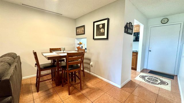 6086 Forest Hill Boulevard 208, West Palm Beach, FL 33415