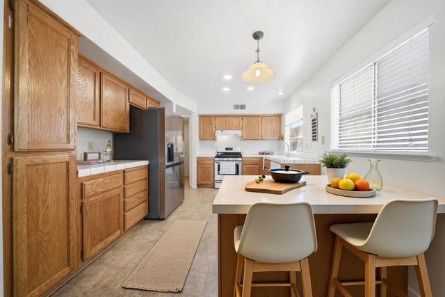 8317 Bramble Bush Cir, Antelope, CA 95843