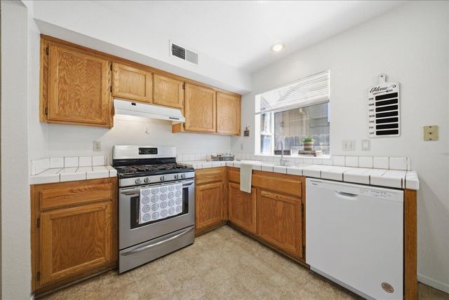 8317 Bramble Bush Cir, Antelope, CA 95843