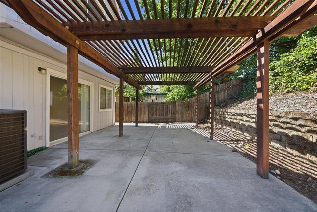 8317 Bramble Bush Cir, Antelope, CA 95843