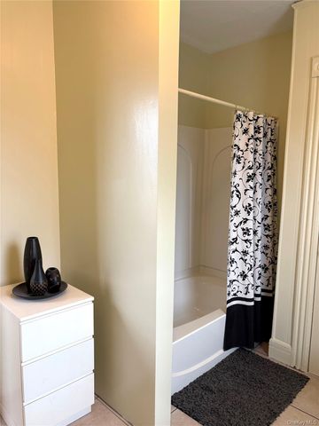 558 Locust Avenue 2, Port Chester, NY 10573