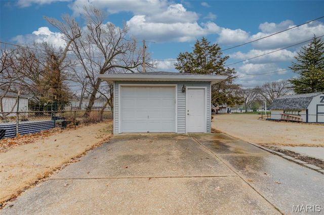 630 Saint Christina Lane, Florissant, MO 63031