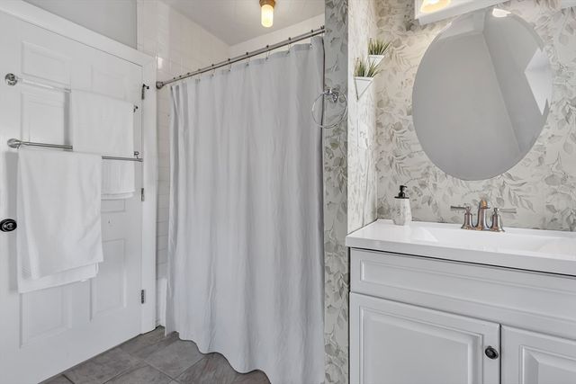 76 Hovey St 3, Watertown, MA 02472