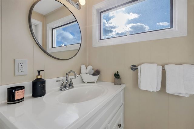 76 Hovey St 3, Watertown, MA 02472