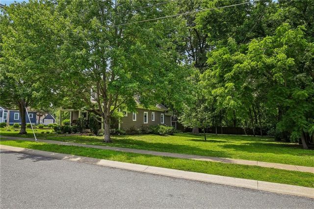 7944 Robinson Street, Overland Park, KS 66204