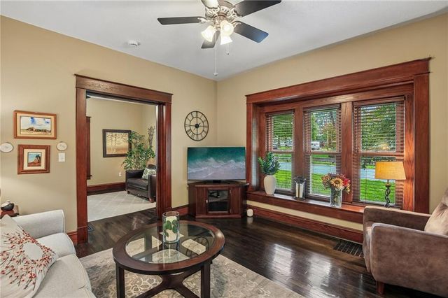 7944 Robinson Street, Overland Park, KS 66204