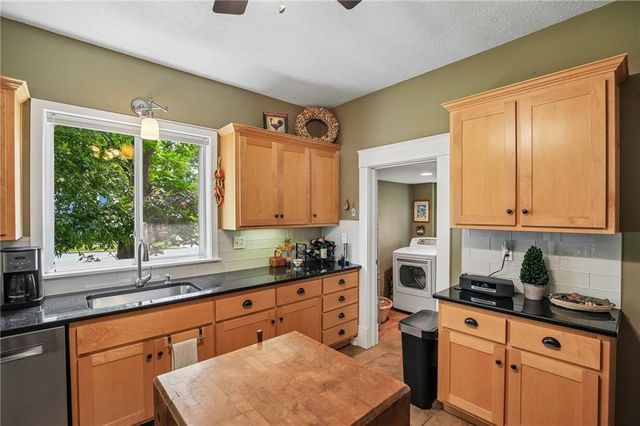 7944 Robinson Street, Overland Park, KS 66204