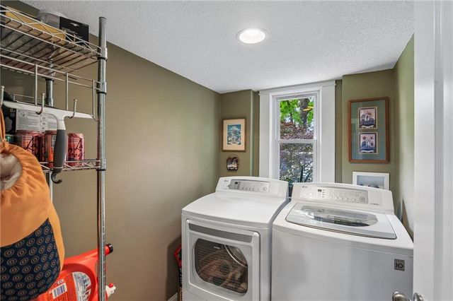 7944 Robinson Street, Overland Park, KS 66204