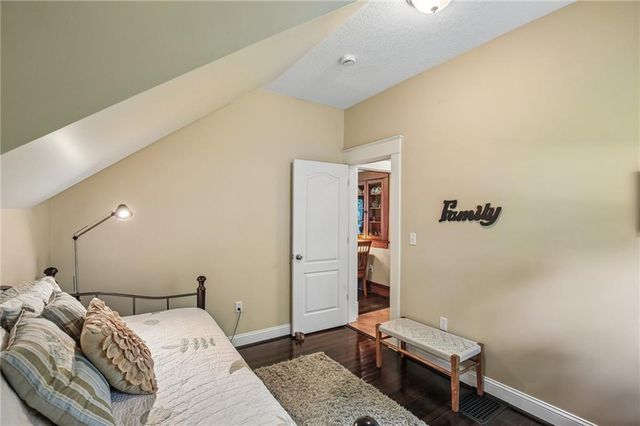 7944 Robinson Street, Overland Park, KS 66204