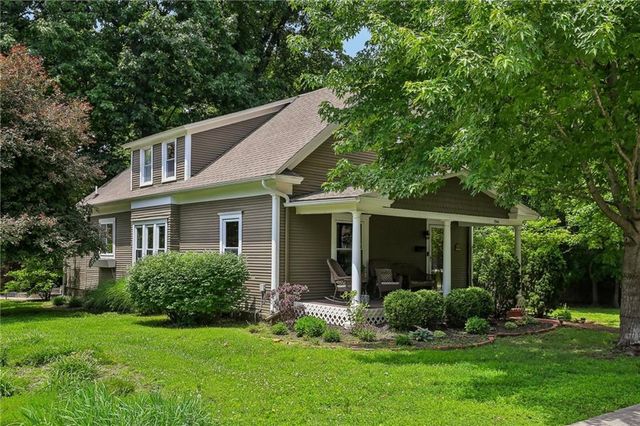 7944 Robinson Street, Overland Park, KS 66204