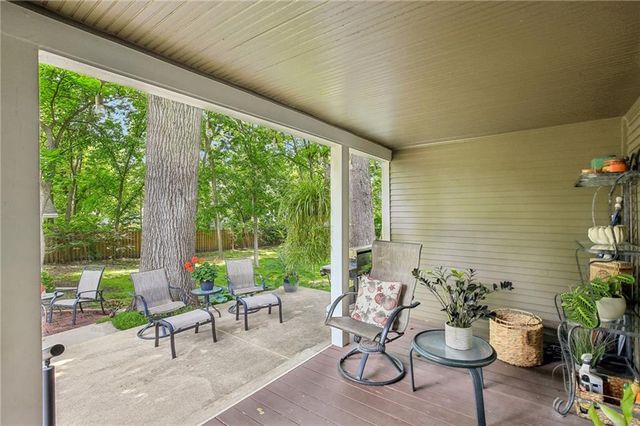 7944 Robinson Street, Overland Park, KS 66204