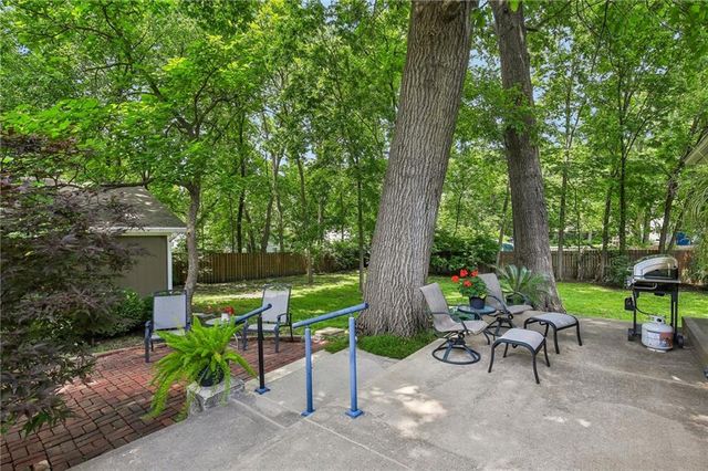 7944 Robinson Street, Overland Park, KS 66204