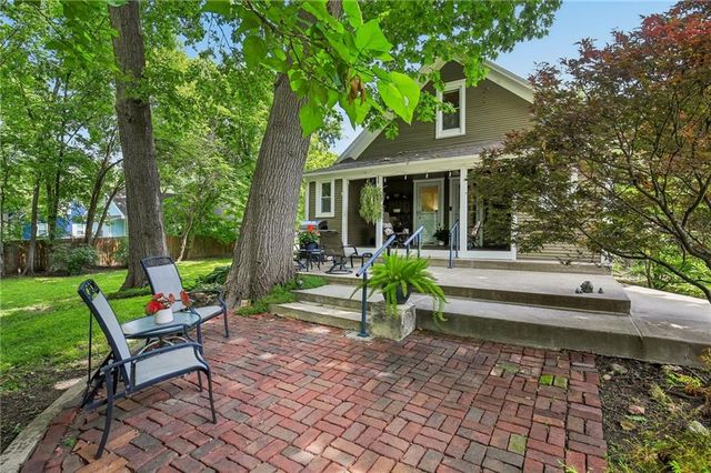 7944 Robinson Street, Overland Park, KS 66204