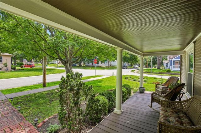 7944 Robinson Street, Overland Park, KS 66204