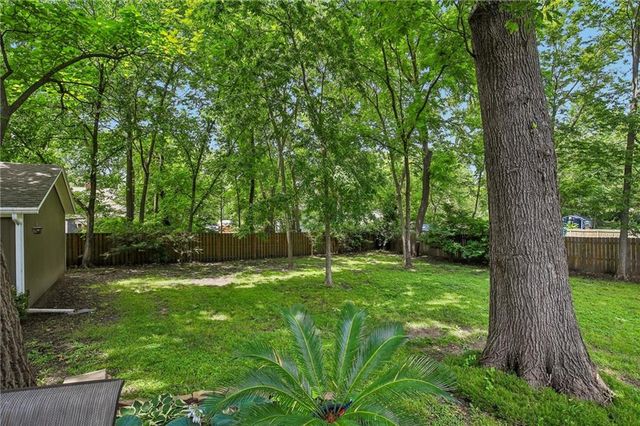 7944 Robinson Street, Overland Park, KS 66204