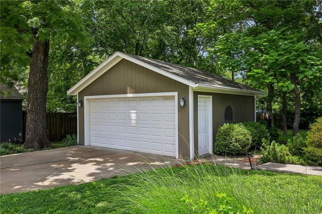 7944 Robinson Street, Overland Park, KS 66204