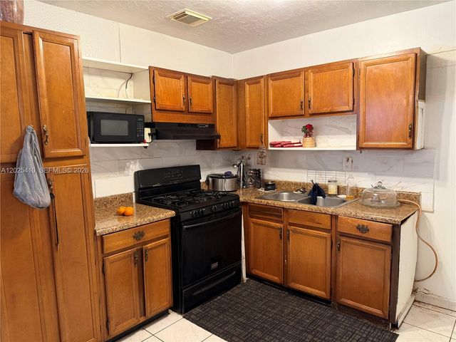1535 NW 153rd St, Miami Gardens, FL 33054